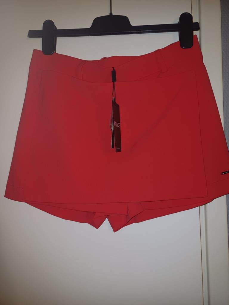 Mi piace travel skort Lipstickrood Maat S, Kleding | Dames, Broeken en Pantalons, Mp, Nieuw, Ophalen of Verzenden, Mi piace