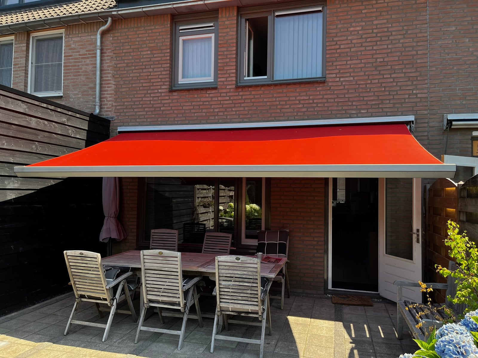 Zonnescherm rood, Ophalen, Gebruikt, 450 cm of meer, 150 tot 300 cm