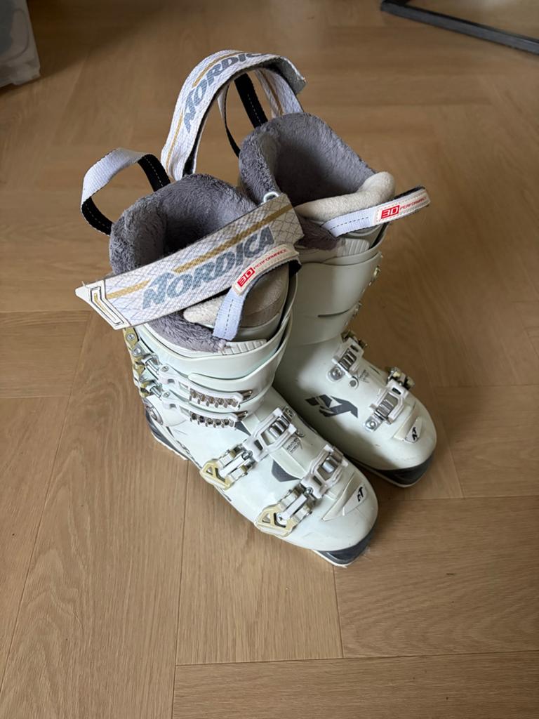 Nordica Dames Skischoenen, Ophalen, 160 tot 180 cm, Gebruikt, Schoenen