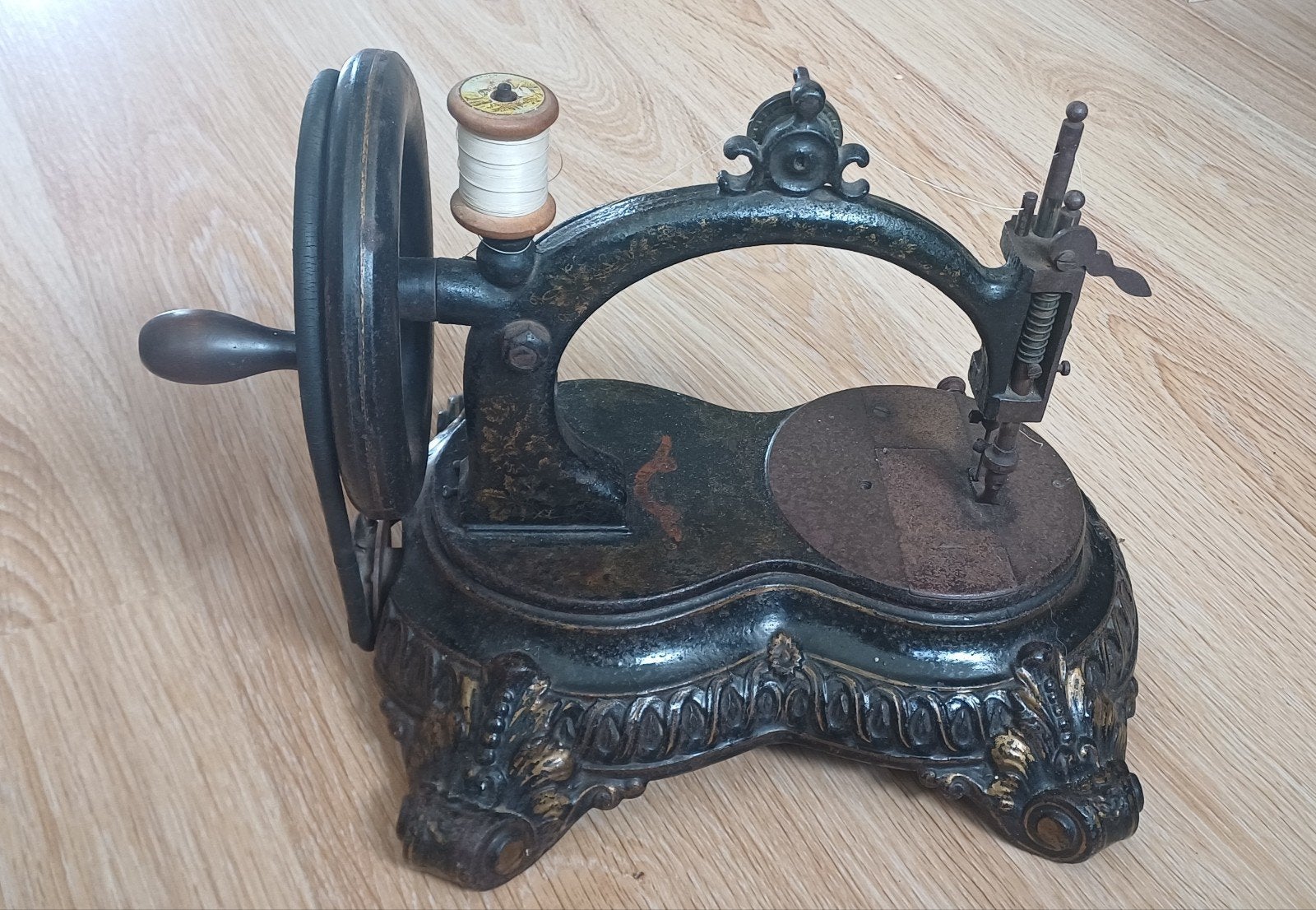 Originele oude hand naaimachine, Antiek en Kunst, Antiek | Naaimachines, Ophalen of Verzenden