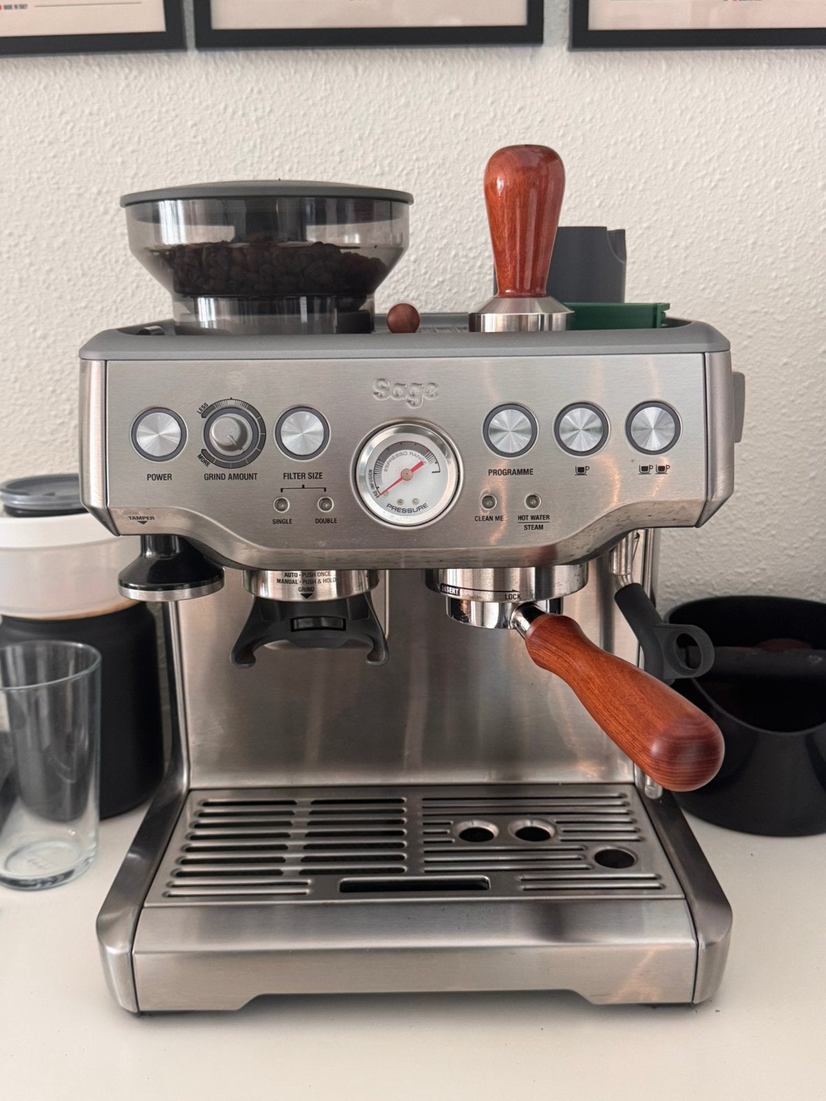 Sage Barista Express + uitgebreide barista-accessoires, Ophalen of Verzenden, Zo goed als nieuw, Koffiemachine