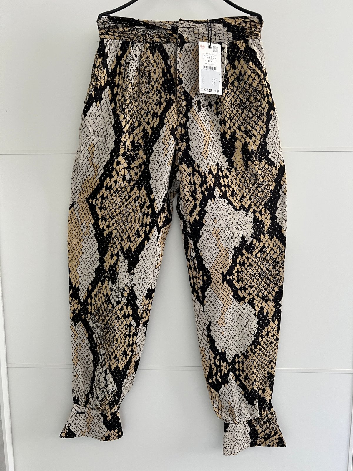 Zara broek met slangenprint - Nieuw met kaartje, Kleding | Dames, Broeken en Pantalons, Meerkleurig, Nieuw, Ophalen of Verzenden