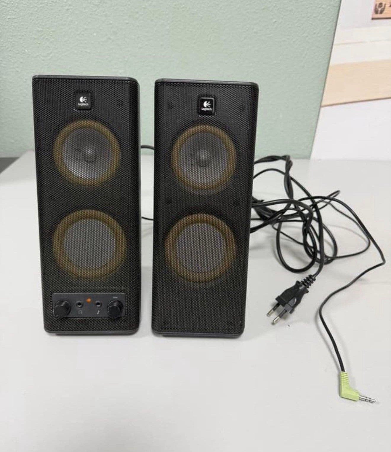 Logitech X-140 PC Computer Speakers 2.0 Set met Bass Control, Computers en Software, Audiokanaal 2, P, P, P