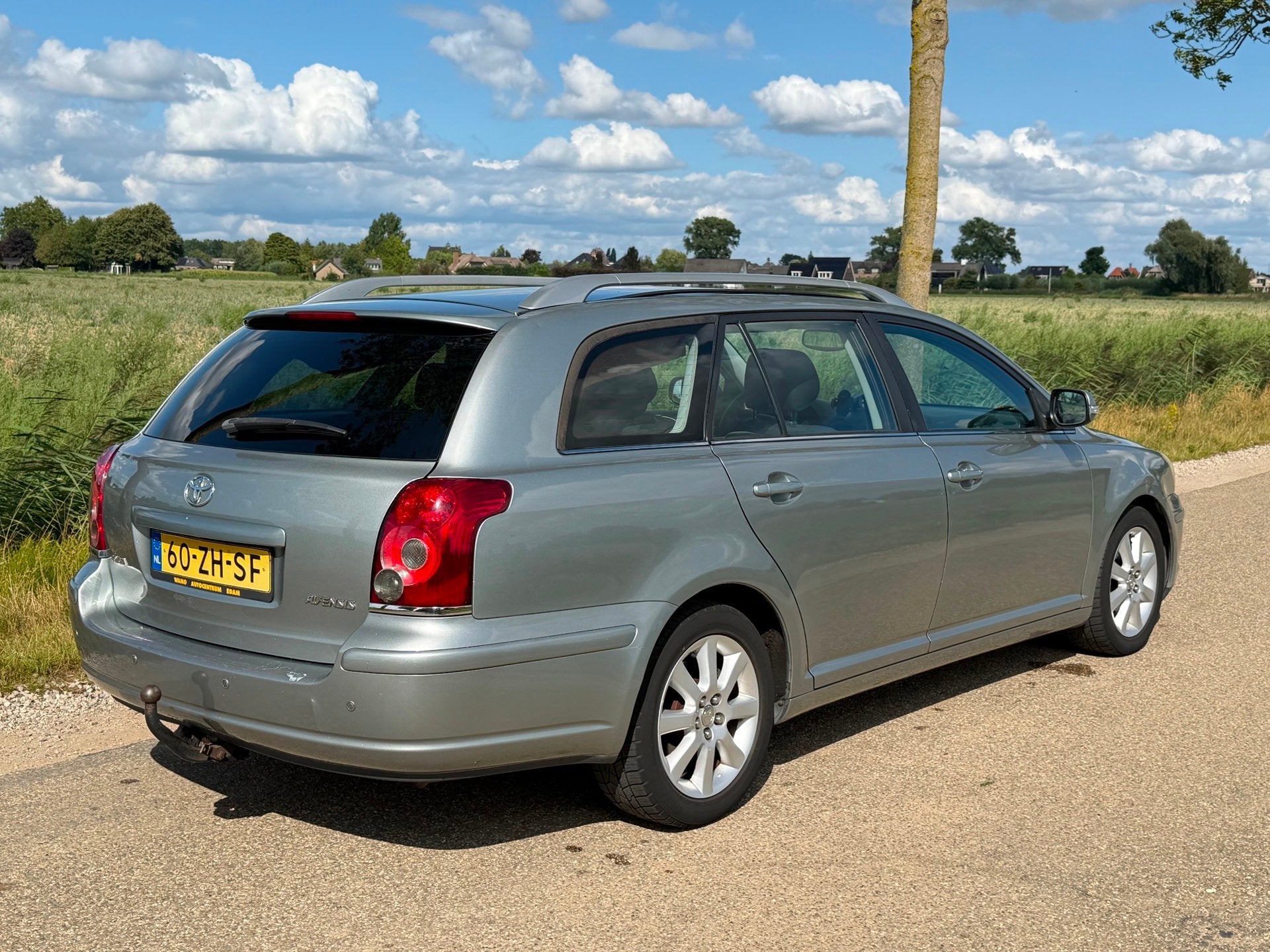Toyota Avensis Wagon 1.8 VVTi Luna APK 04-2027 NAP Airco, Auto's, Voorwielaandrijving, Zwart, 4 cilinders, Handgeschakeld