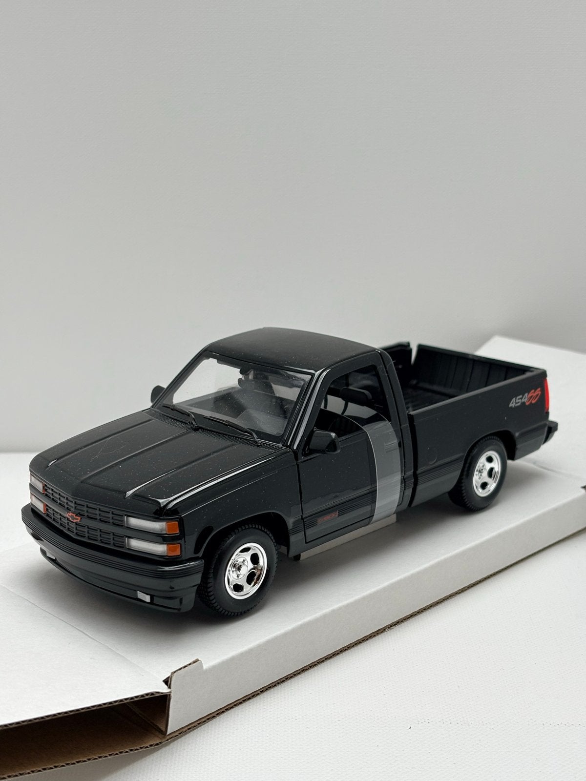 Maisto Special Edition 1993 Chevrolet 454 SS Pick-up, Hobby en Vrije tijd, Modelauto's | 1:24, Maisto, Auto, Nieuw, Ophalen of Verzenden