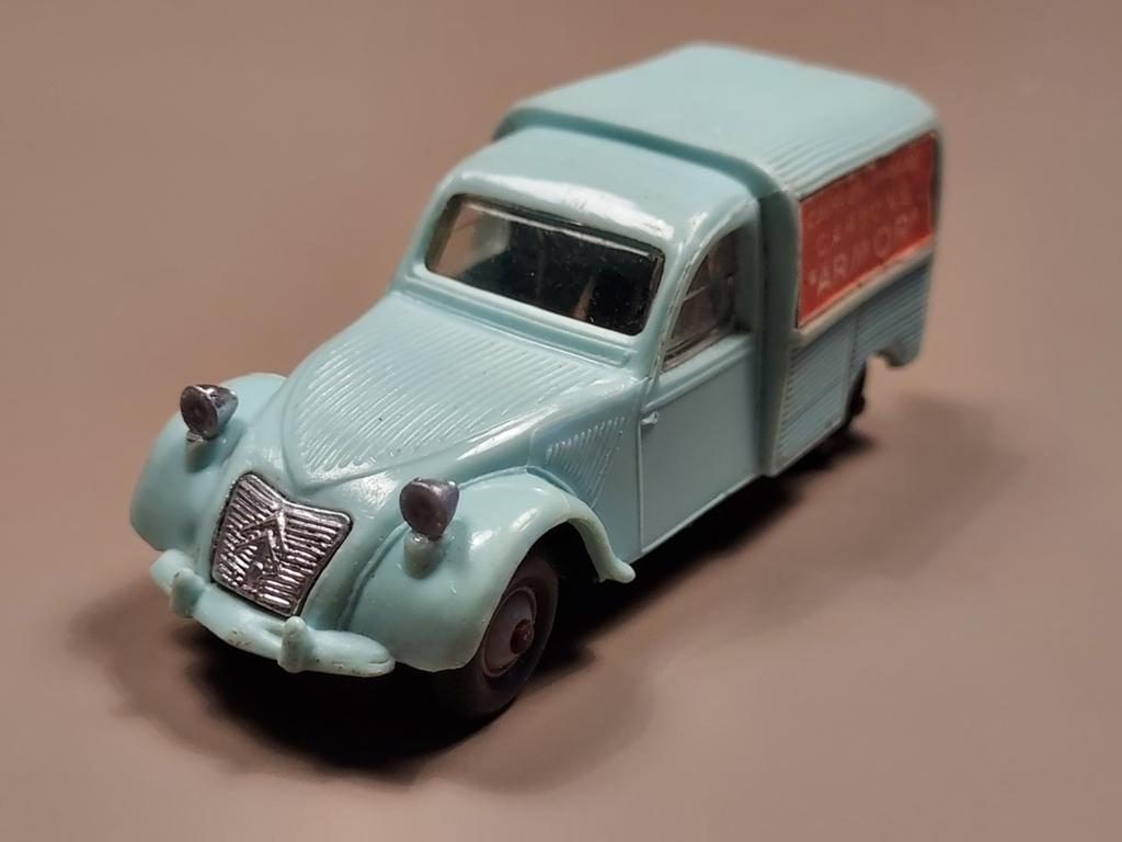 Citroën  2cv Commercial  zeer oude plastic Norev nr 16  1:43, Hobby en Vrije tijd, Modelauto's | 1:43, Ophalen of Verzenden, Gebruikt