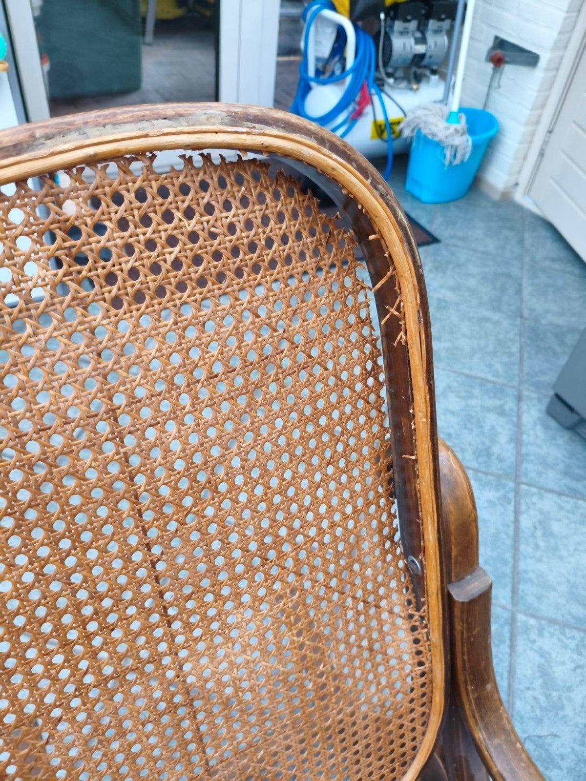 Antieke schommelstoel met vlechtwerk - Opknapper, Antiek en Kunst, Antiek | Meubels | Stoelen en Banken, Ophalen of Verzenden