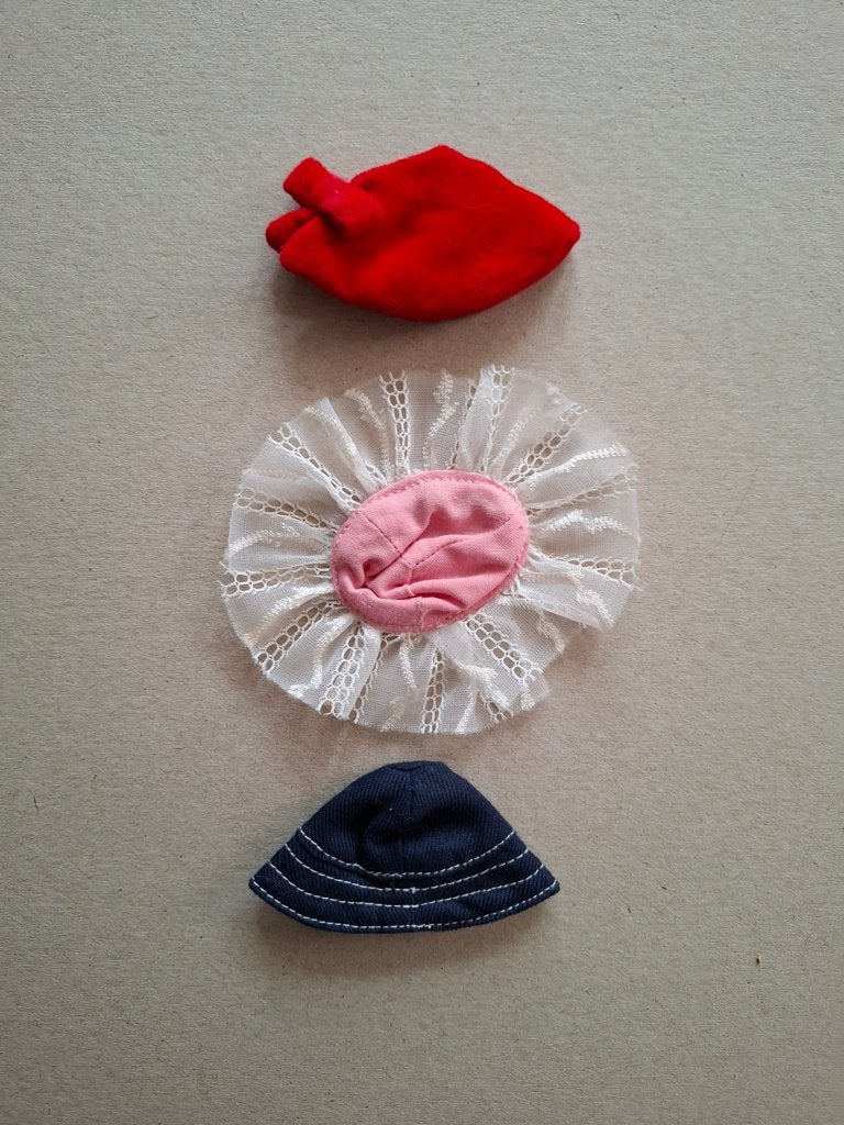 Vintage Skipper PAK Hats 'n Hats / 3 hoeden 1965, Ophalen of Verzenden, Gebruikt, Kleertjes
