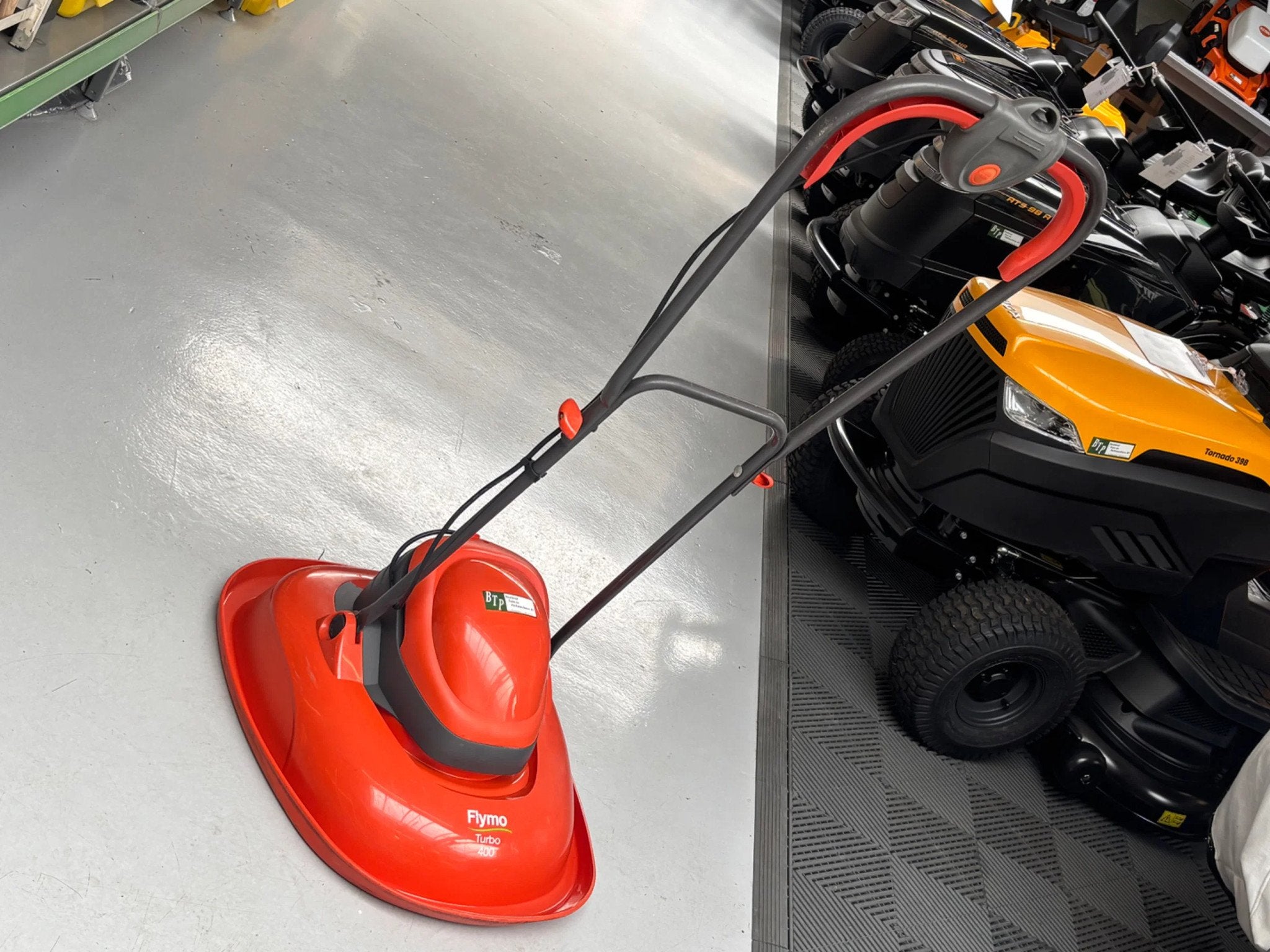 Flymo zweefmaaier turbo 400 jong Gebruikte elektrische, Tuin en Terras, Gebruikt, Flymo zweefmaaier turbo 400