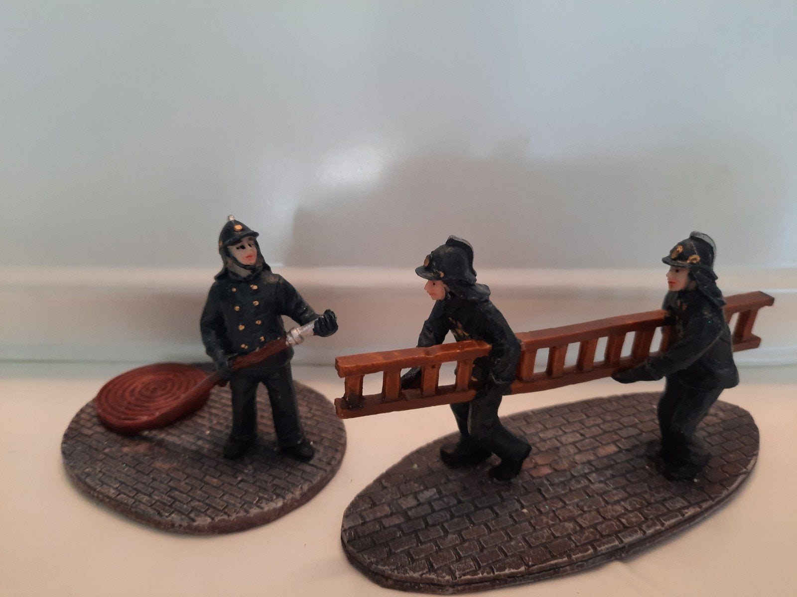 3 beeldjes brandweermannen beelden in nieuwstaat, Verzamelen, Ophalen of Verzenden