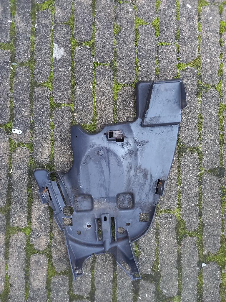 Vivacity achterspatbord bevestiging/olietank achterkap., Fietsen en Brommers, Brommeronderdelen | Scooters, Ophalen of Verzenden