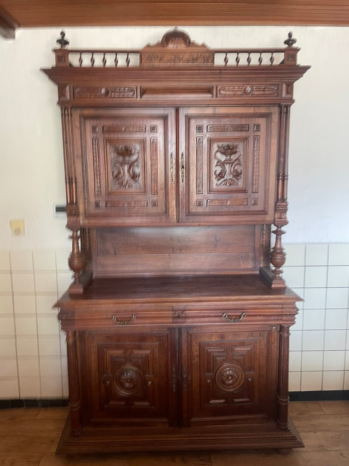 Vinted kast . Antiek, Antiek en Kunst, Antiek | Meubels | Kasten, Ophalen