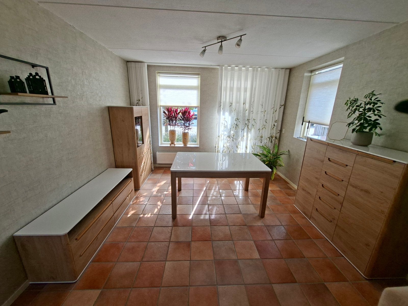Complete Meubelset: Eettafel, Dressoir en Vitrinekast, Ophalen