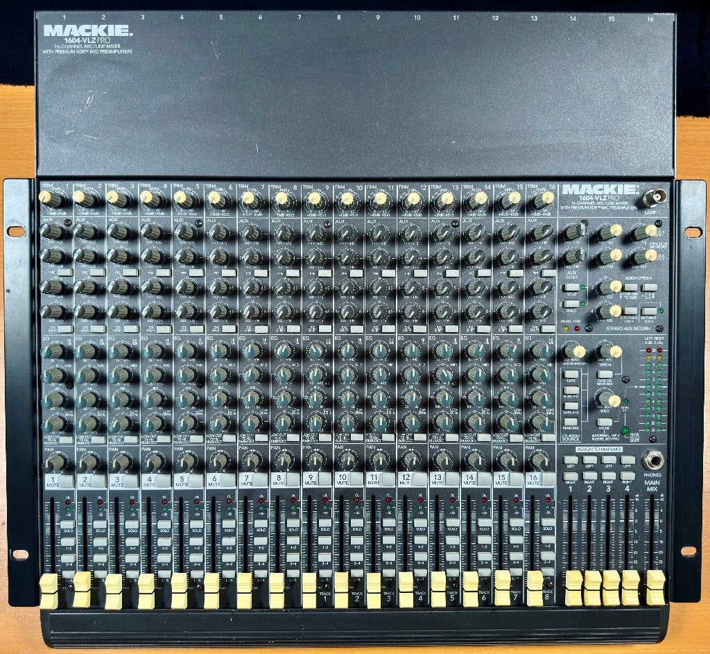 Mackie 1604 VLZ Pro 16 kanalen mengtafel, Muziek en Instrumenten, Ophalen, Gebruikt, 10 tot 20 kanalen, Microfooningang