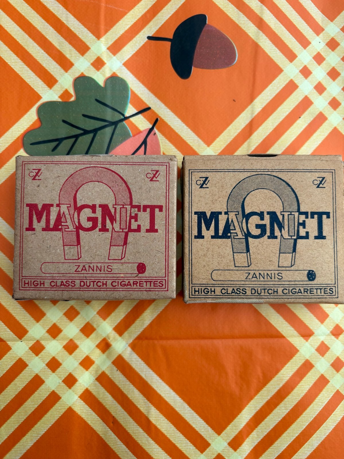 Zannis Magnet Sigarettenpakjes (2 stuks), Verzamelen, Ophalen of Verzenden