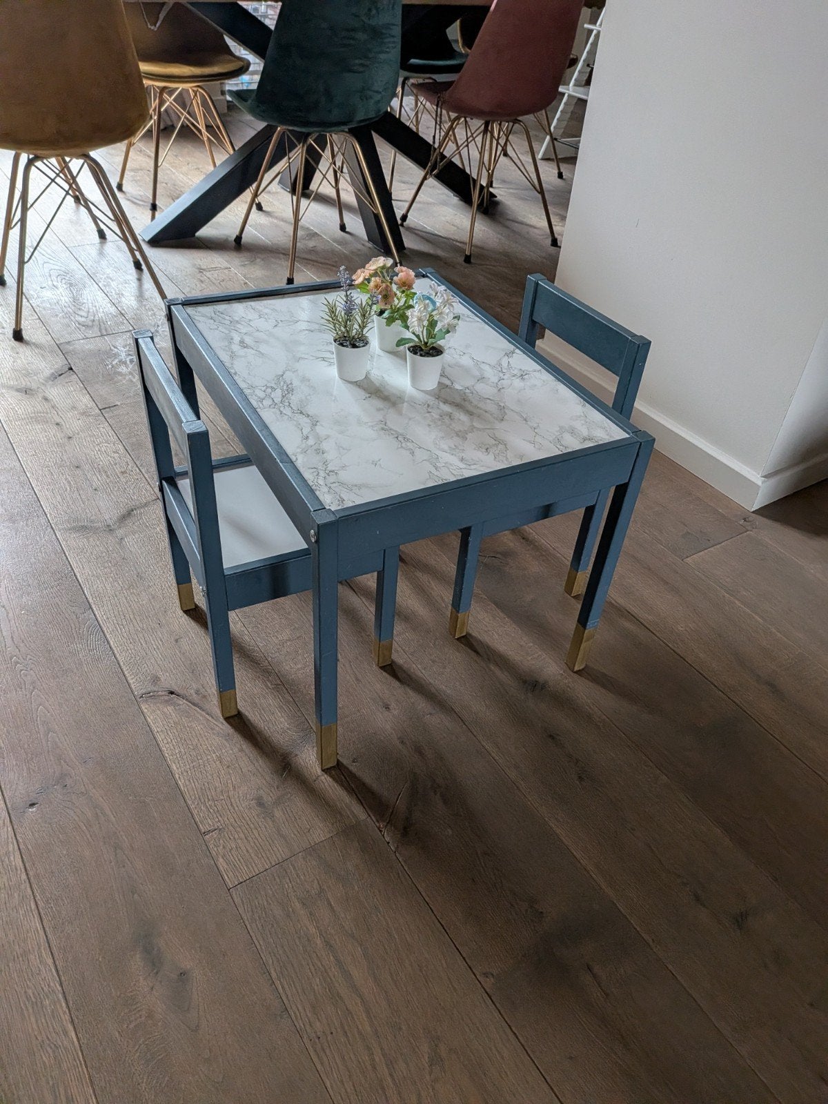 Kindertafeltje met stoeltjes en bloemetjes, Kinderen en Baby's, Kinderkamer | Tafels en Stoelen, Ophalen, Tafel(s) en Stoel(en)