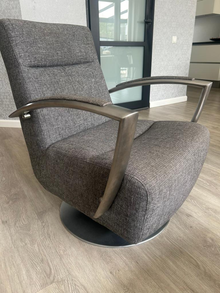 Draaifautuil Grijze stof/ronde voet, Ophalen, Zo goed als nieuw, Stof, 50 tot 75 cm