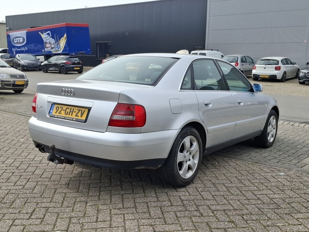 Audi A4 Limousine 1.6 Advance Airco Nette Auto ✅, 13 km/l, Automatische klimaatregeling, Gebruikt, A4