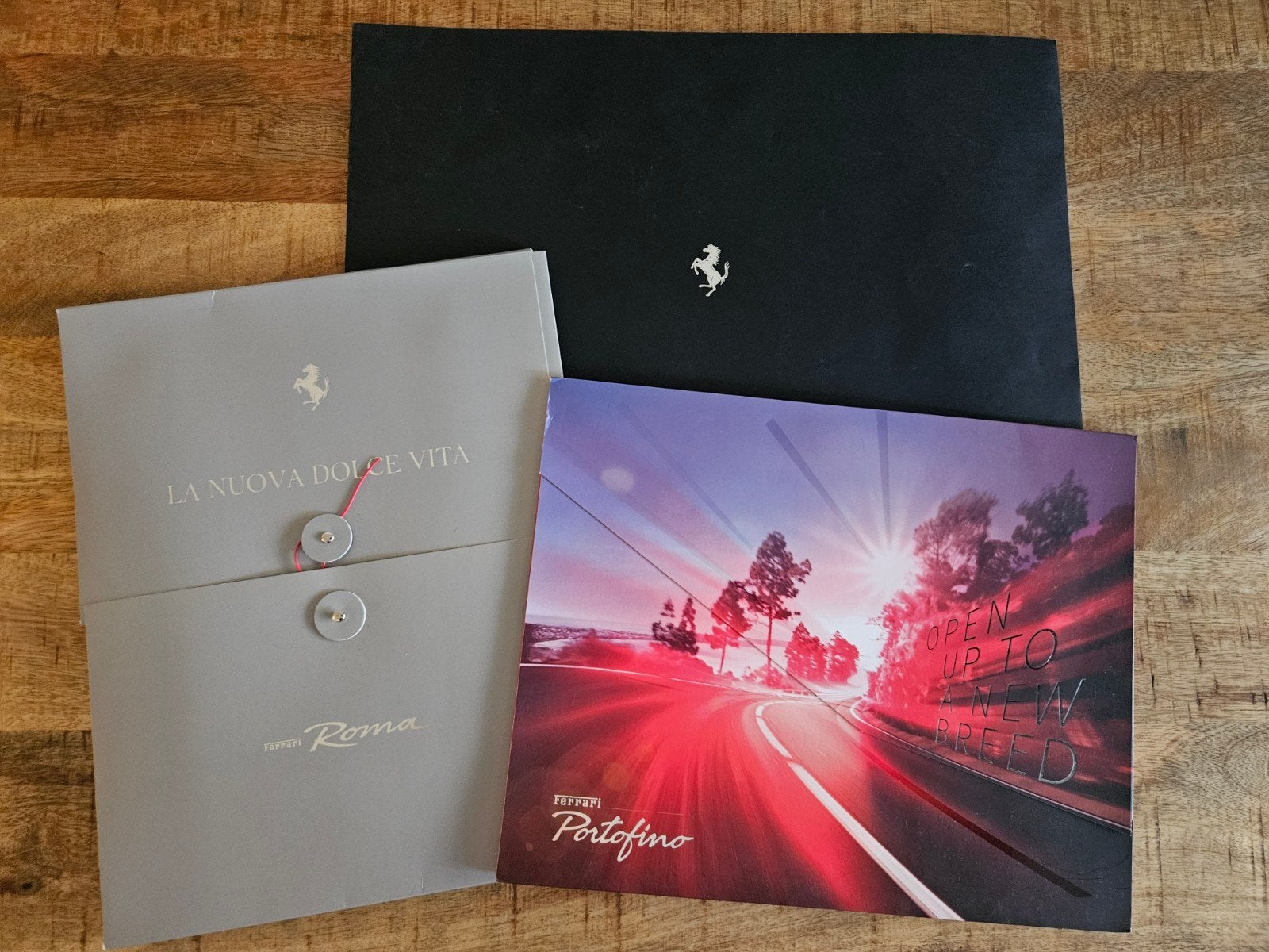 3x Ferrari Roma & Portofino, Boeken, Auto's | Folders en Tijdschriften, Ophalen of Verzenden, Zo goed als nieuw, Ferrari
