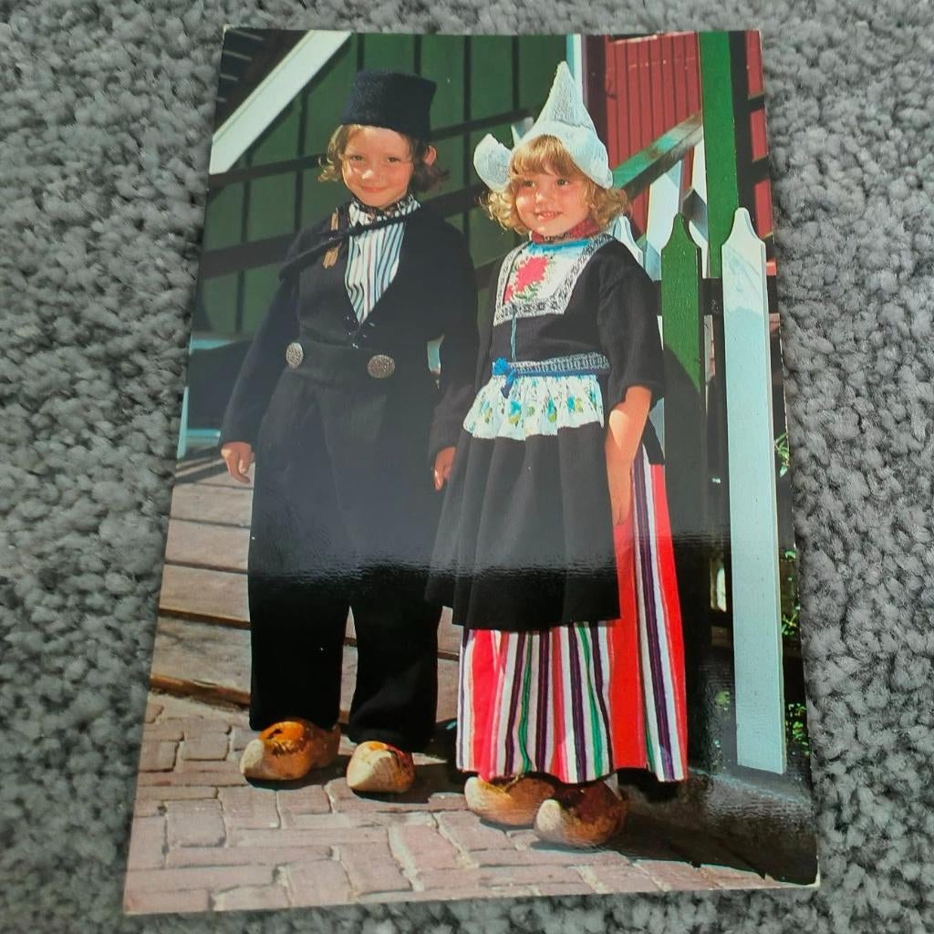 Kaart Volendam klederdracht (48), Ophalen of Verzenden, 1980 tot heden, Gelopen, Klederdracht