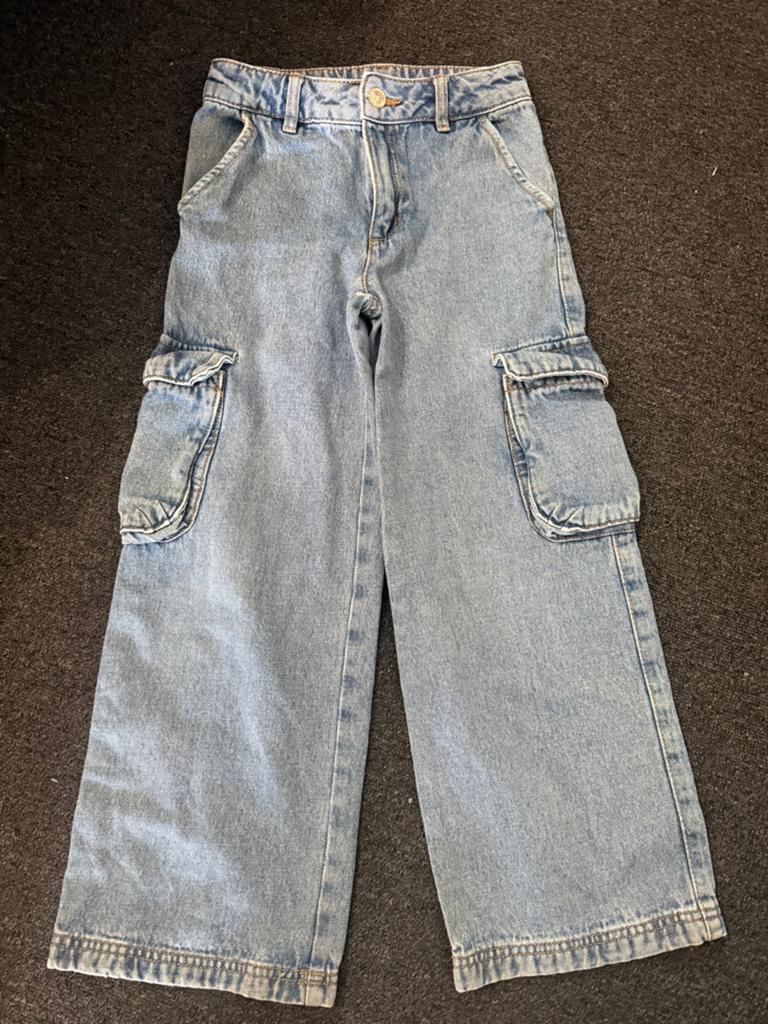 Mooie meisje spijkerbroek maat 122-128, Kinderen en Baby's, Kinderkleding | Maat 122, Ophalen of Verzenden, Zo goed als nieuw