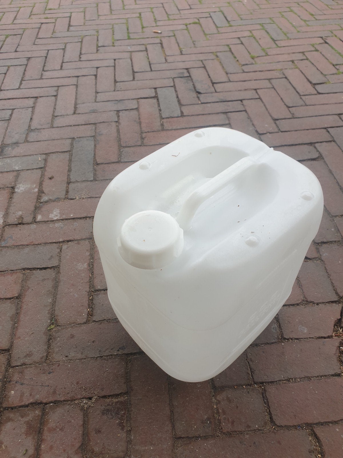 Jerrycan, Ophalen