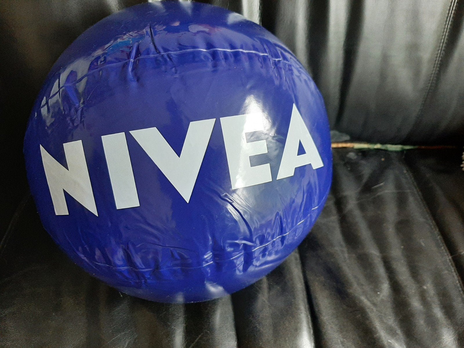 Nivea strandbal - Blauw met wit logo, Ophalen of Verzenden, Nieuw