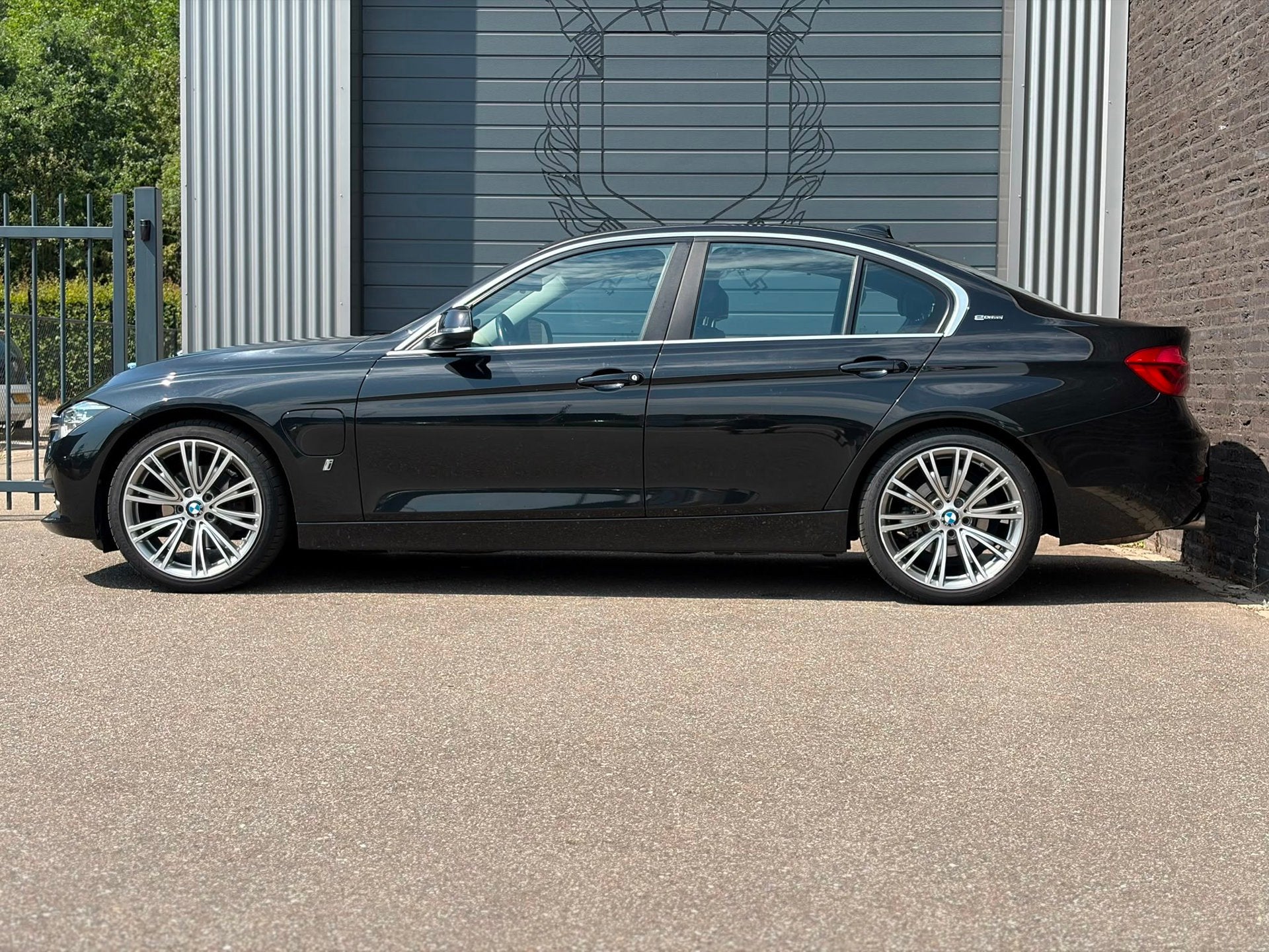 BMW 3-serie 330e High Executive Automaat|Leer|Nap, Automaat, 1998 cc, Achterwielaandrijving, 4 cilinders