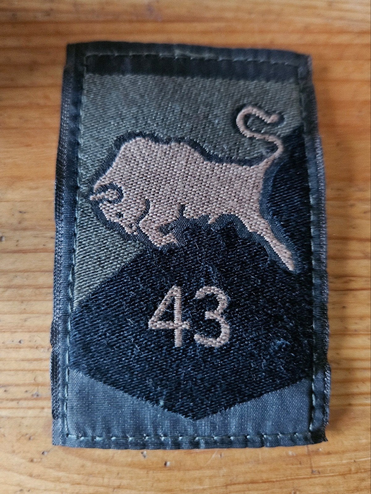 Mouwembleem 43 Gemechaniseerde Brigade, Verzamelen, Ophalen of Verzenden, Landmacht, Nederland, Embleem of Badge