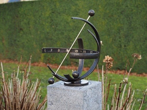 ZONNEWIJZER / MODERN/MET 3 BOGEN / brons, Tuin en Terras, Huis en tuin decoratie Marie, Nieuw, Info@huisentuindecoratiemarie.nl