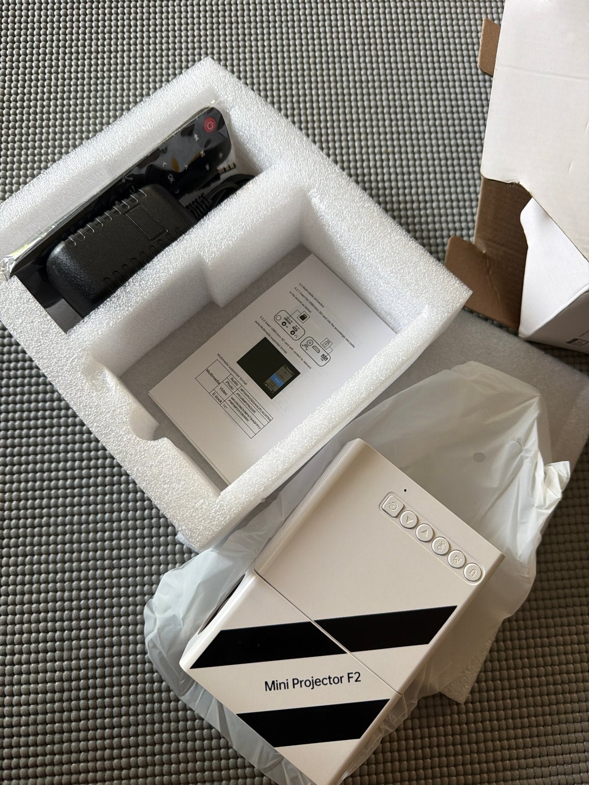 Mini Projector F2 - Nieuw en ongebruikt, Ophalen of Verzenden, Nieuw, LED, Overige resoluties