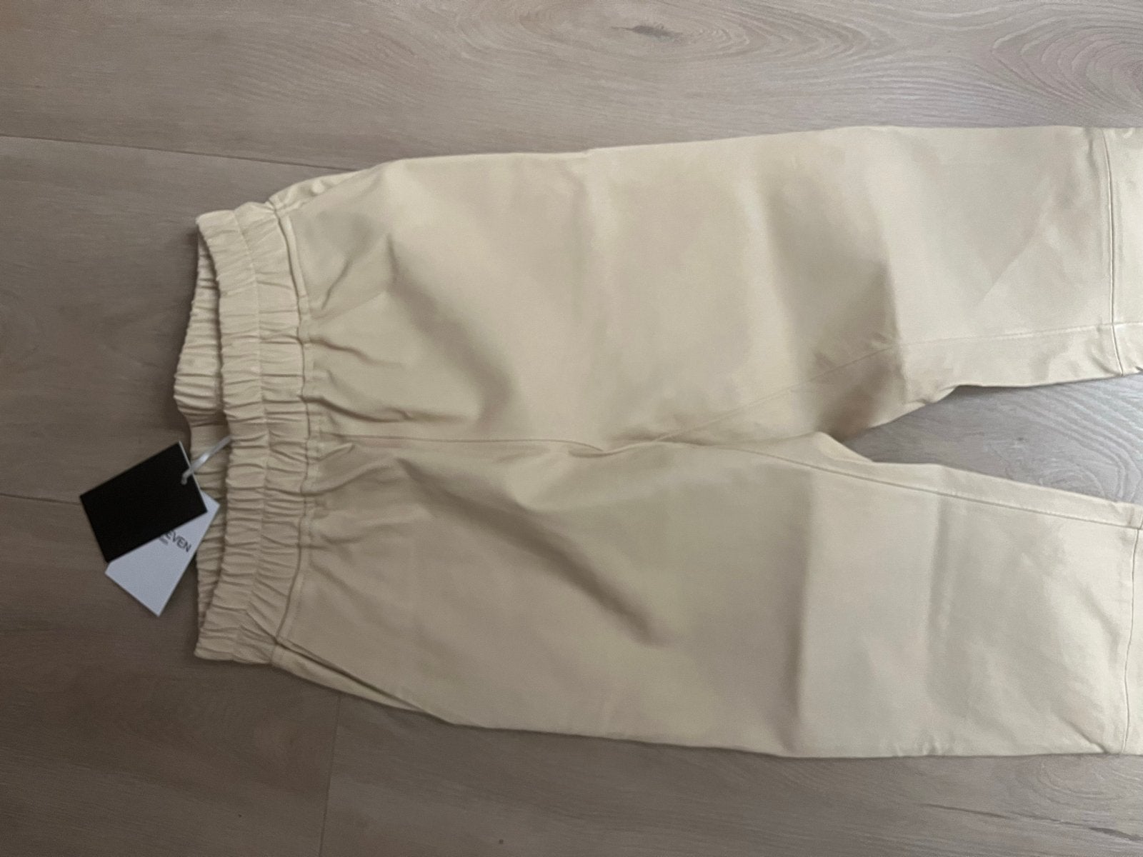 Nieuwe ESTSEVEN leren broek maat M in botergeel, Kleding | Dames, Maat 38/40 (M), Beige, Nieuw, Ophalen of Verzenden