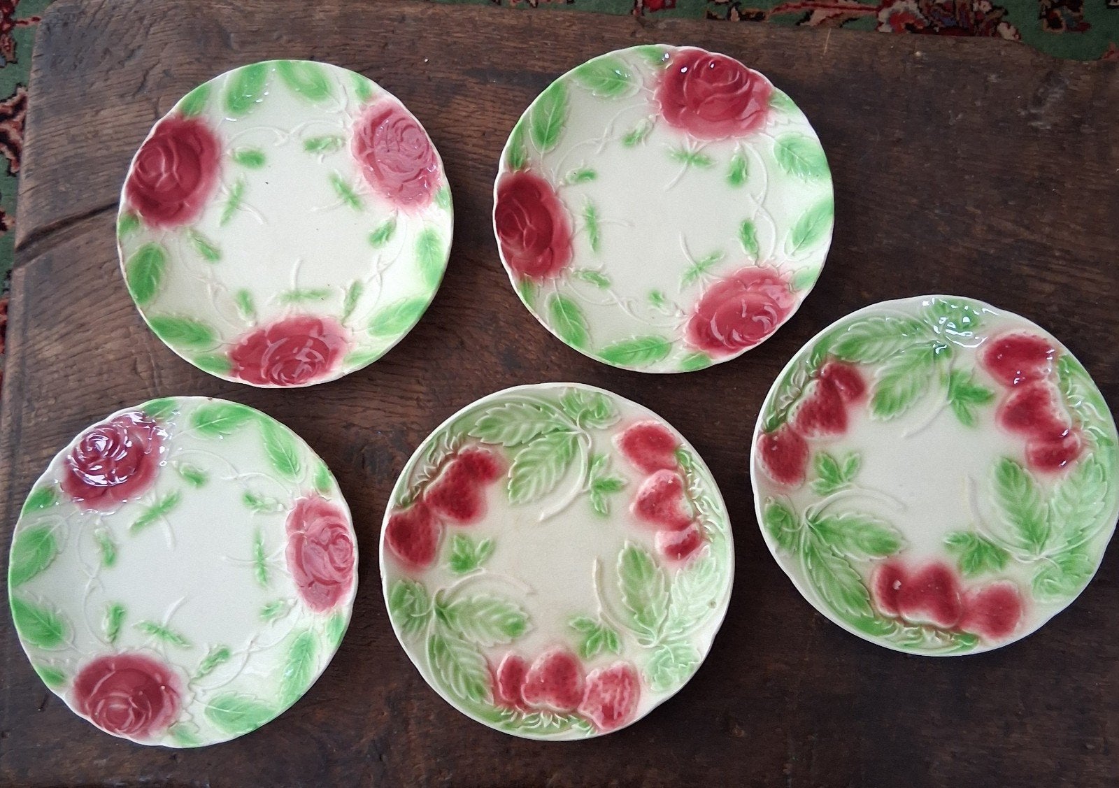 Set van 5 antieke majolica borden met fruit en bloemen, Ophalen of Verzenden