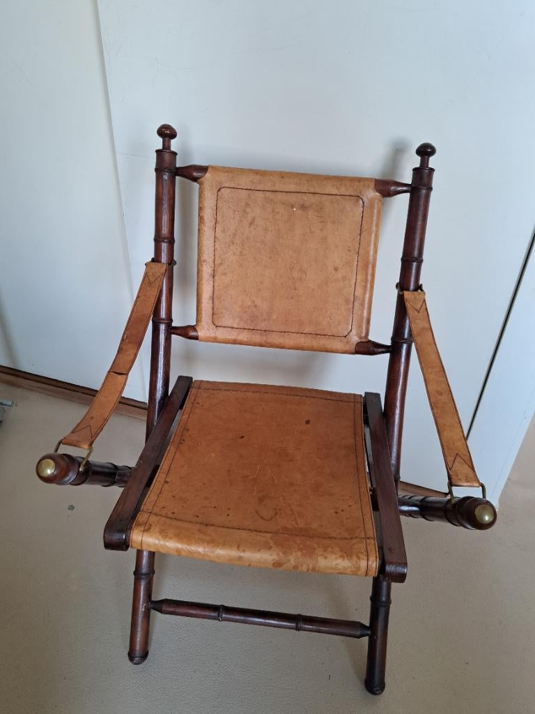 Prachtige houten officiersstoel, Ophalen
