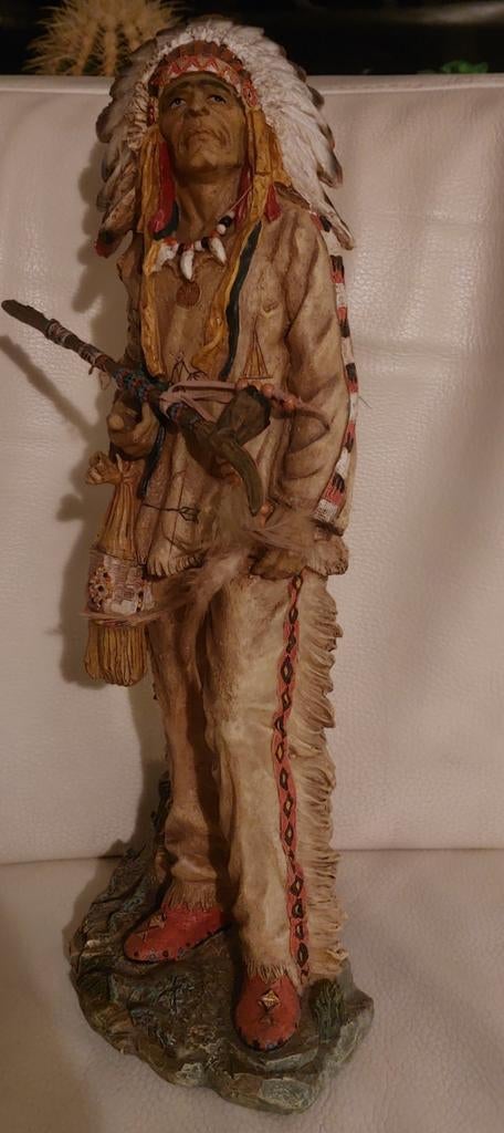 Gedetailleerd Beeld Indianenhoofdman met Tooi, Antiek en Kunst, Handgemaakt, Ophalen of Verzenden, 20 - 50 cm, Beeld