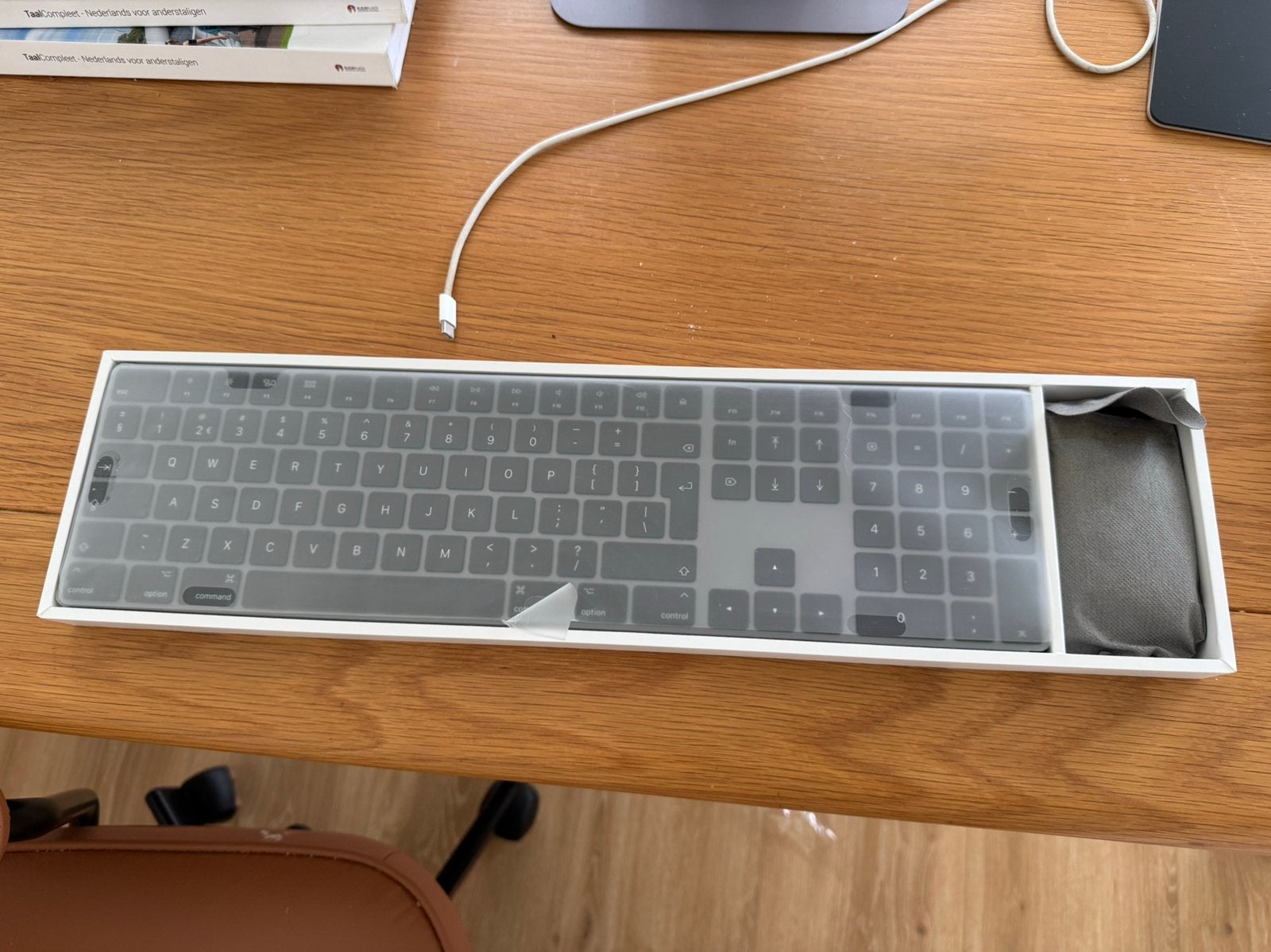 Foto 8 van Apple iMac Pro 27” 5K  1TB+ Magic Keyboard, Mouse & Trackpad