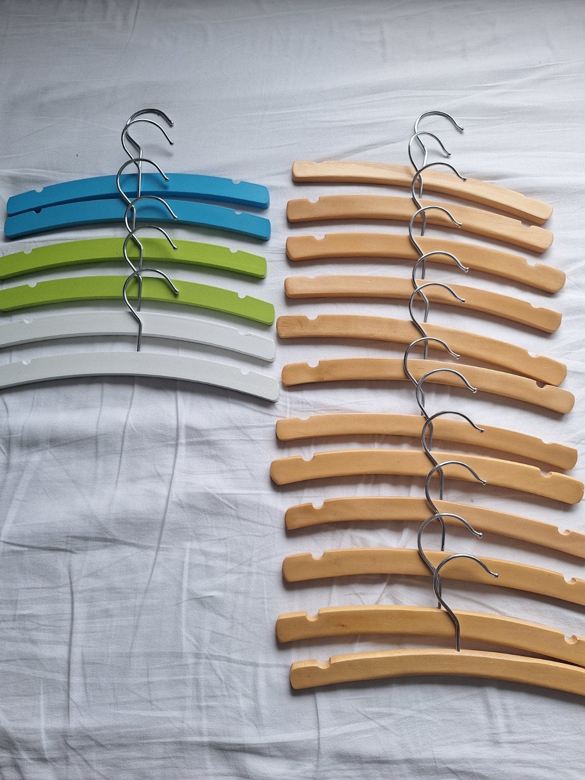 18 houten kleerhangers voor baby- en kinderkleding, Ophalen, Gebruikt, Hout, Kinderen