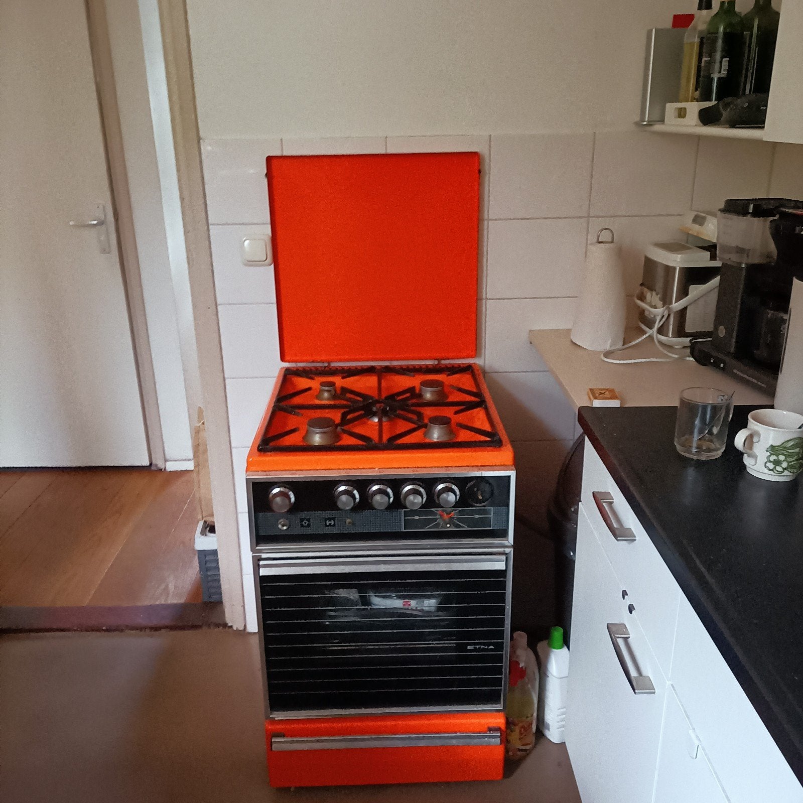 Etna Vrijstaand Gasfornuis met Oven - Oranje Retro, Witgoed en Apparatuur, Fornuizen, Gebruikt, Gas, 85 tot 90 cm, 4 kookzones