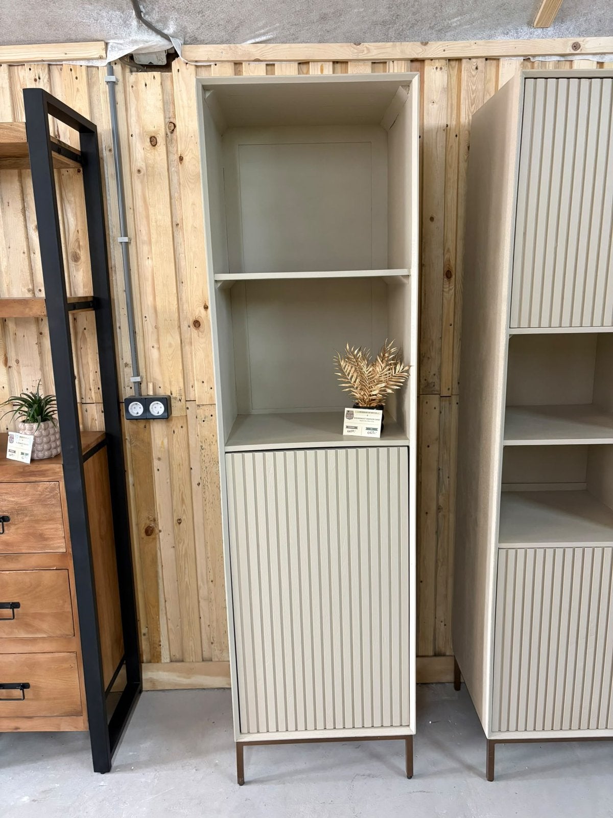 Boekenkast sandkleur €435,-, Huis en Inrichting, Ophalen, Nieuw, 50 tot 100 cm, 150 tot 200 cm
