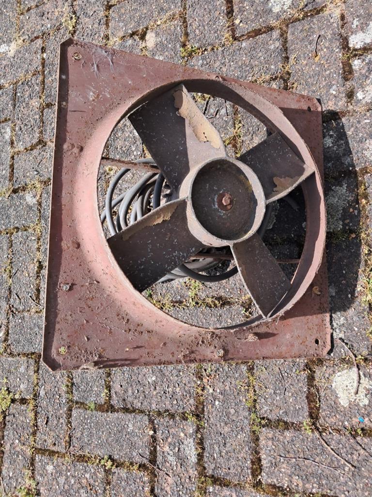 Robuuste stal ventilator/Afzuiger - EMI Utrecht, Doe-het-zelf en Verbouw, Ophalen of Verzenden, Gebruikt, Ventilator en Afzuiger