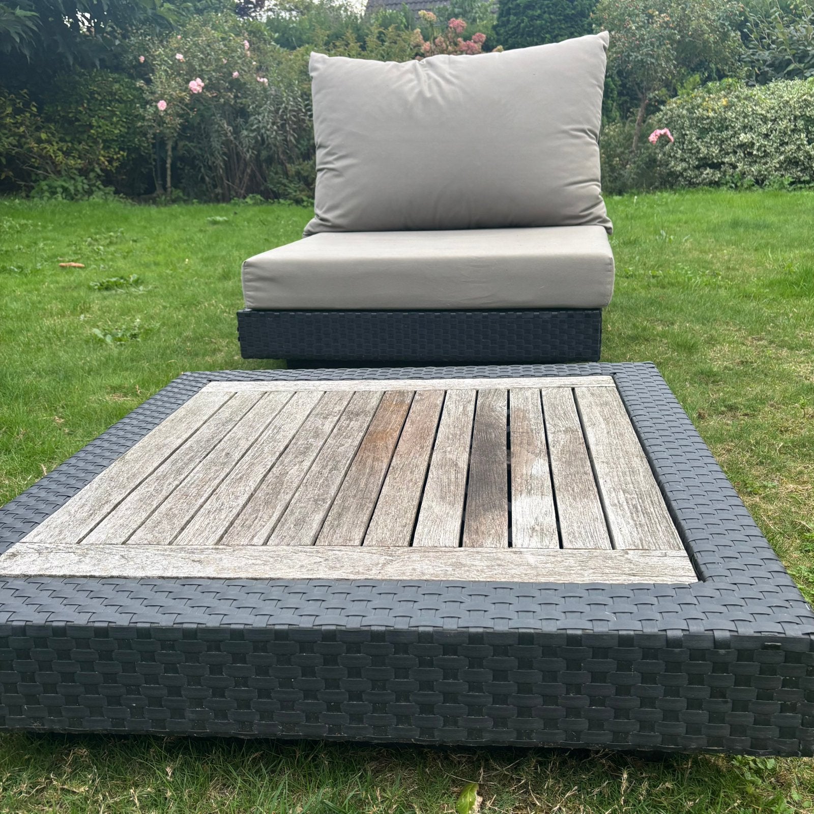 Loungebank plus tafel en kussens., Ophalen, Gebruikt, Loungeset