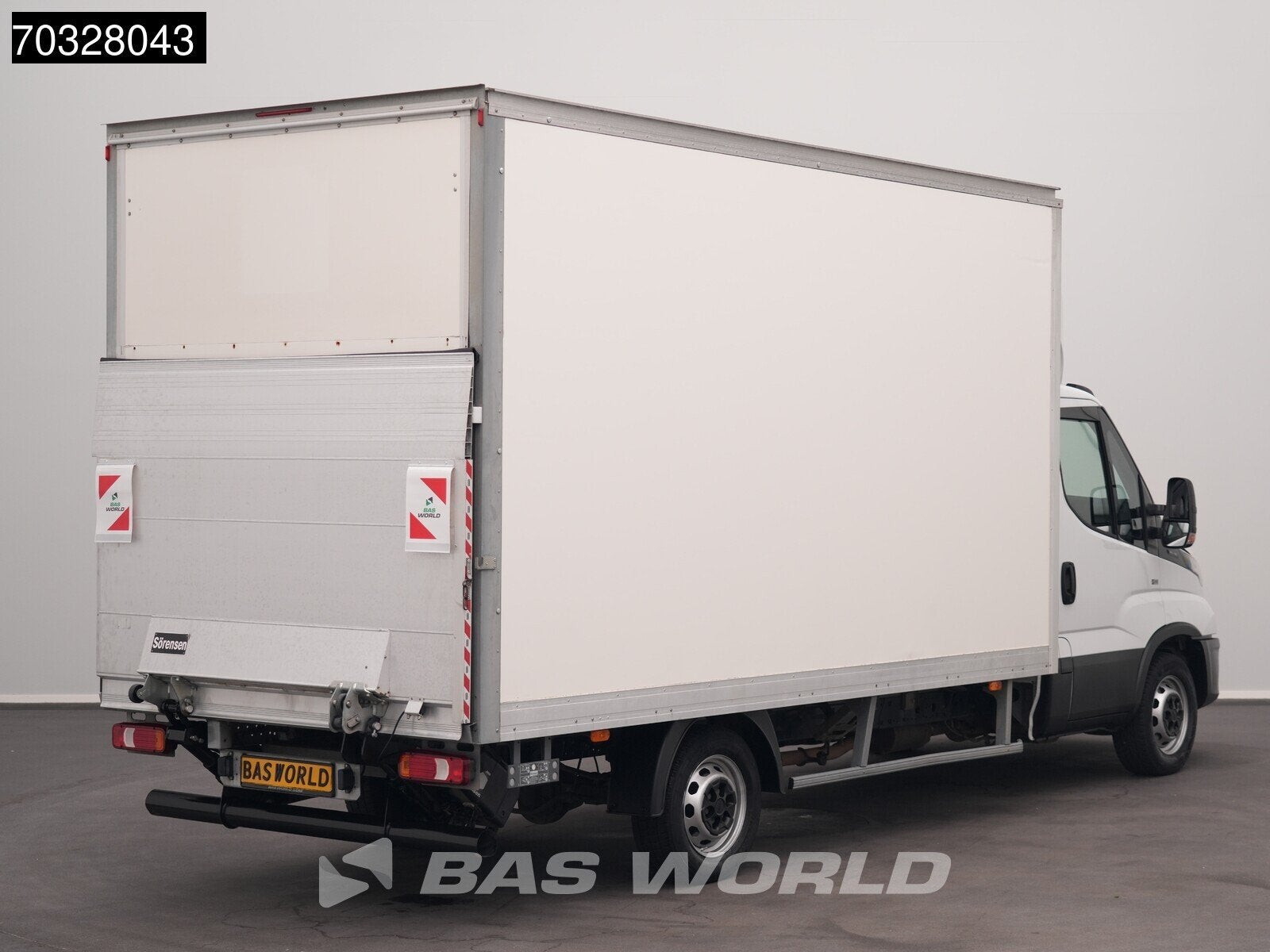 Iveco Daily 35S16 Laadklep Bakwagen Navi Airco Cruise Camera, Auto's, Bestelauto's, Stof, Euro 6, Iveco, 160 pk