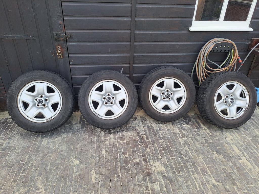 Mazda 17 inch winterbanden met stalen velgen, Auto-onderdelen, Banden en Velgen, Ophalen, Gebruikt, Banden en Velgen, 17 inch