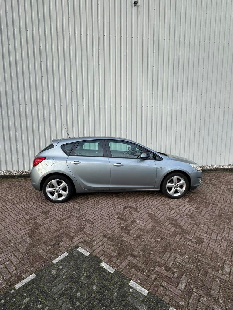 Opel Astra 1.4 benzine  5D   2011, Auto's, Opel, Voorwielaandrijving, 4 cilinders, 100 pk, Origineel Nederlands
