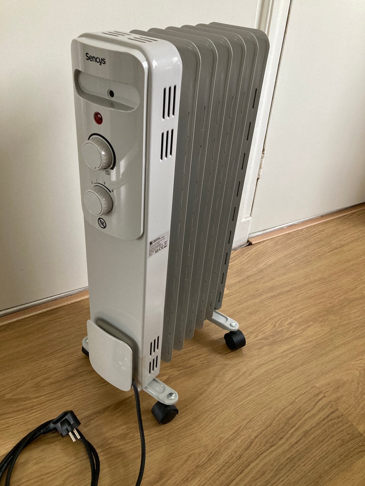 Olieradiator 1500 Watt, Ophalen, 30 tot 80 cm, Radiator, Minder dan 60 cm
