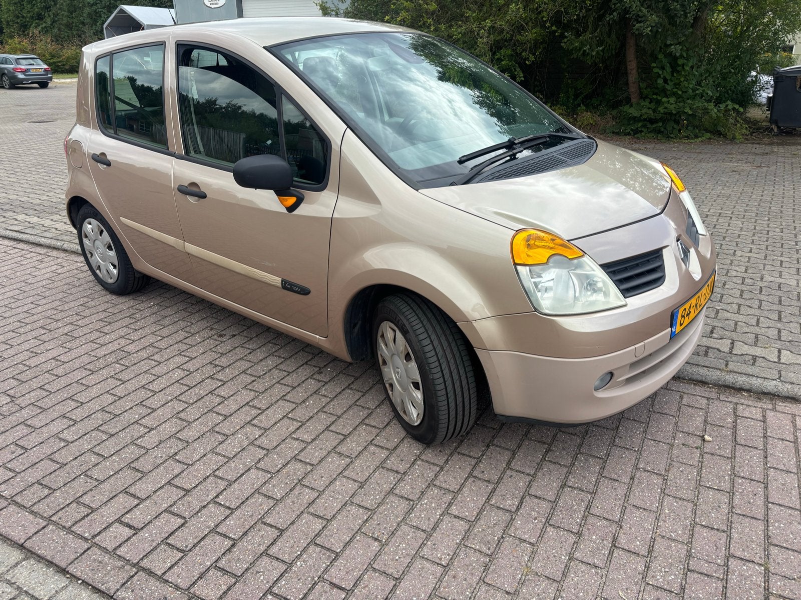 Renault Modus 1.4 16V 2005 nieuwe koppeling en distributie, Voorwielaandrijving, Beige, 49 €/maand, Handgeschakeld