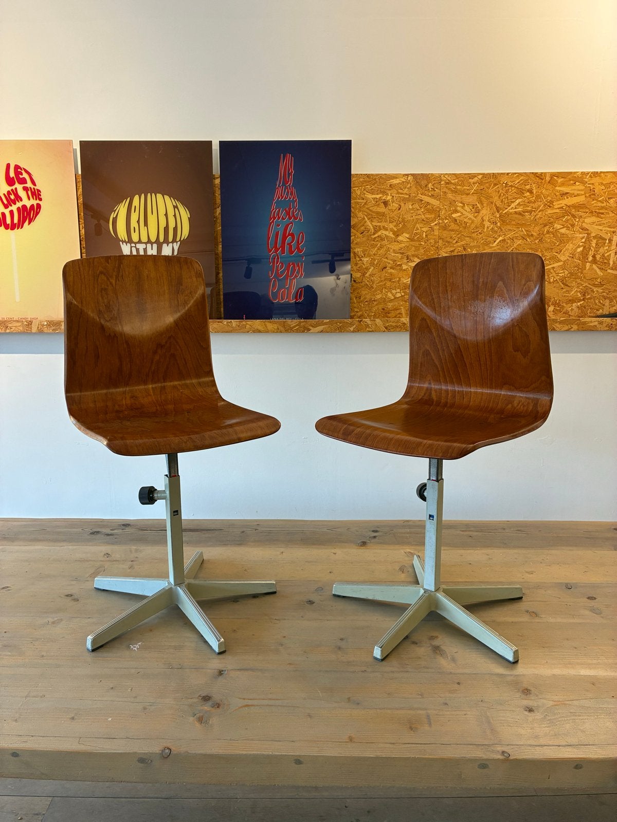 2x Thur Op Seat Vintage bureaustoel met houten zitting, Ophalen