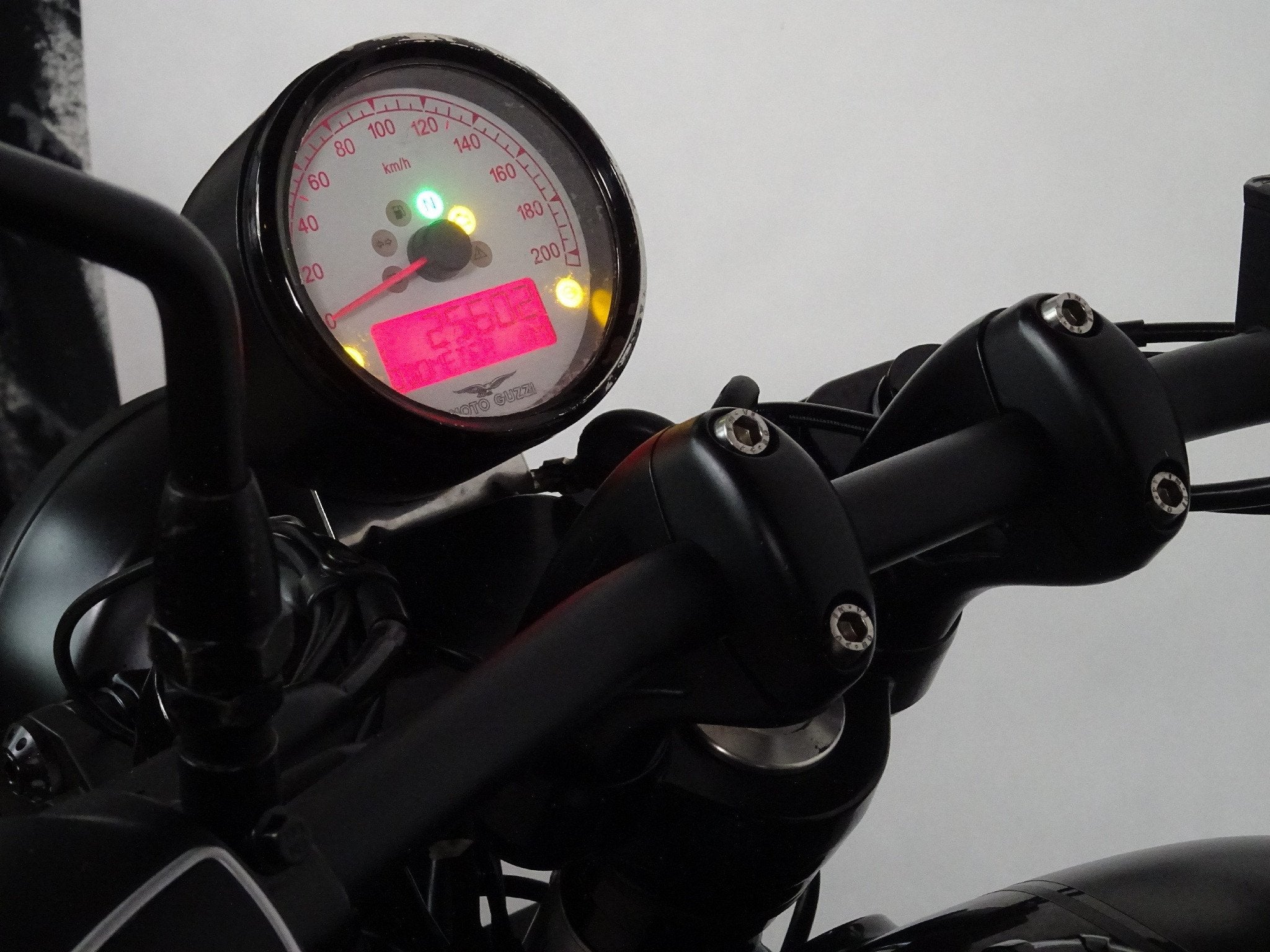 Moto Guzzi V9 Bobber, 853 cc, Bedrijf, Meer dan 35 kW, ABS