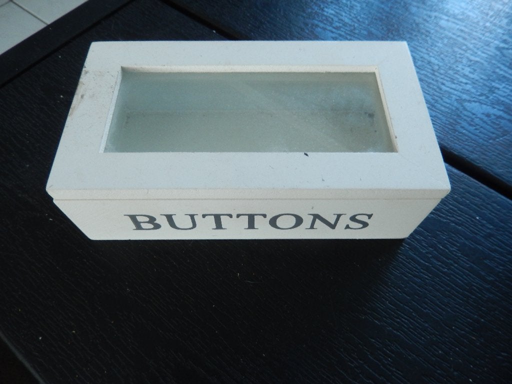 Houten doosje voor buttons, Verzamelen, Speldjes, Pins en Buttons, Ophalen of Verzenden, Zo goed als nieuw, Overige onderwerpen