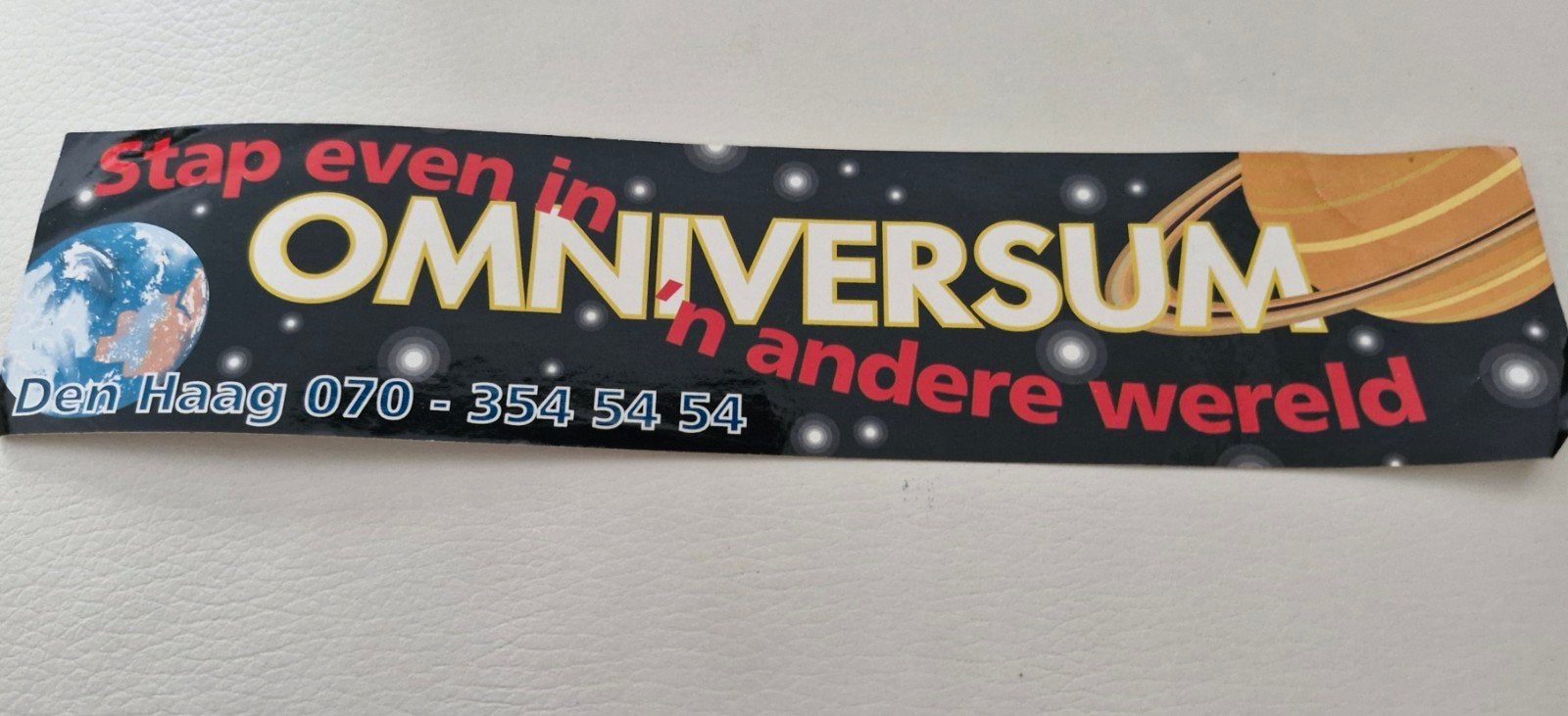 10067 Omniversum Sticker - Stap even in een andere wereld, Ophalen of Verzenden, Gebruikt, Overige typen